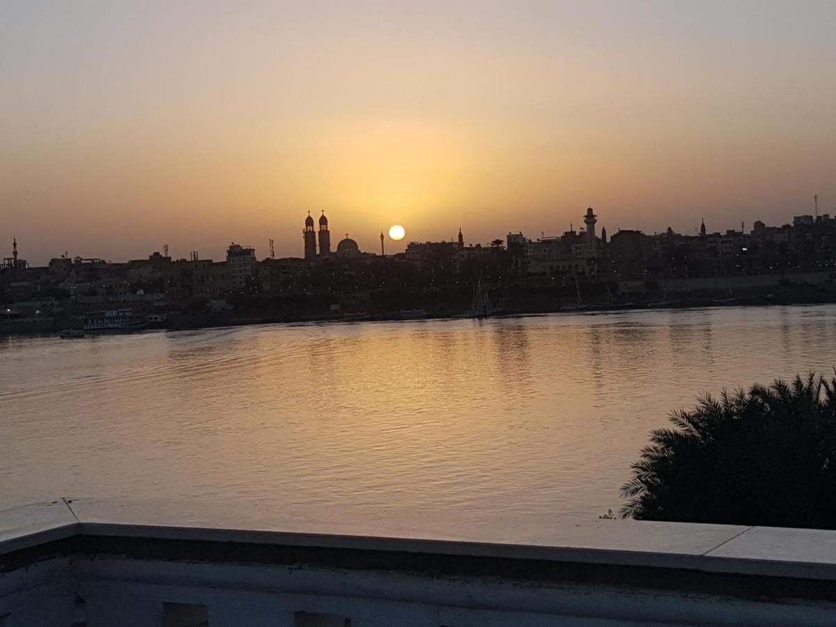 Nile Sunrise Flats Apartment Луксор Екстериор снимка